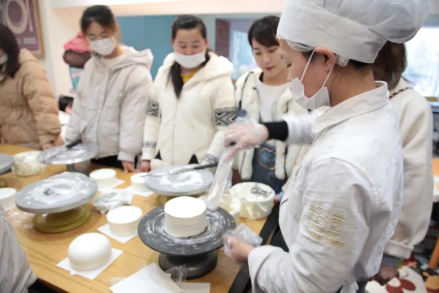 “幸福三月 快乐烘焙”|庆“三八”DIY创意蛋糕活动
