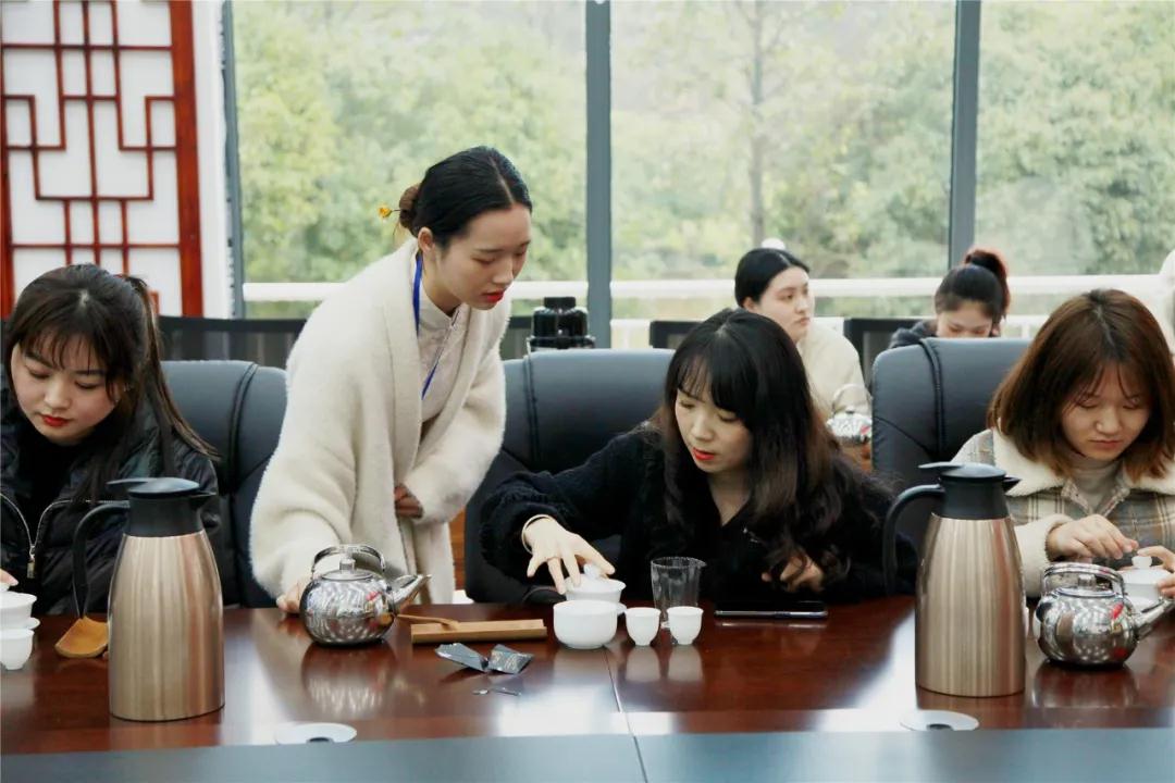 江直公司举办茶香识女人三八节主题活动