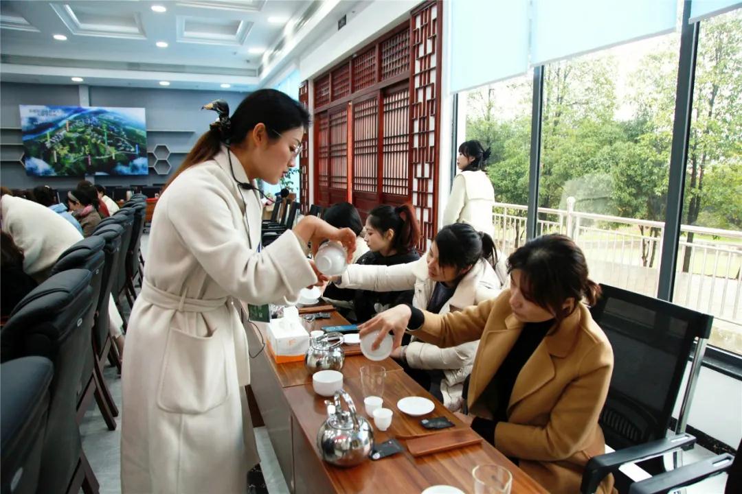 江直公司举办茶香识女人三八节主题活动