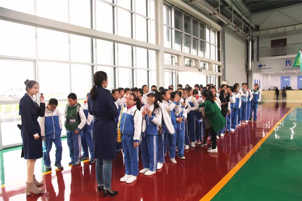 梦想起航 | 贵溪市第一中学附属学校500名师生走进江西直升机科技馆