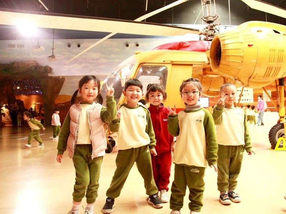 “趣味春游，快乐科技”鄱阳大地幼儿园小朋友走进江西直升机科技馆