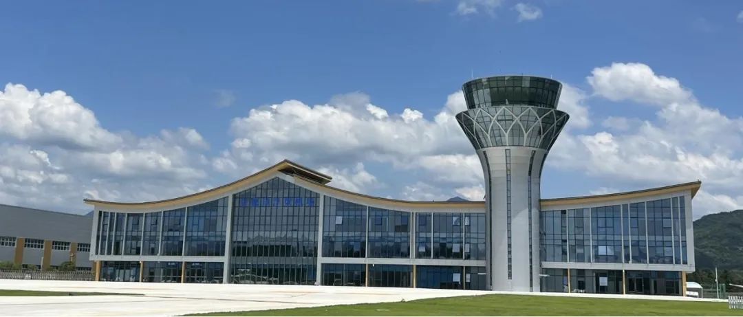 浮梁通用机场首次迎来国网电力空间技术有限公司电力巡线任务飞行